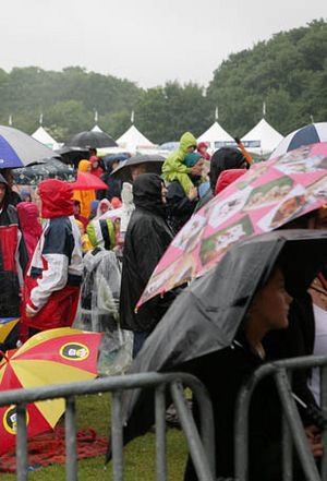 Regn på festival.