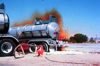 Tankbil i brand Tankbil i brand