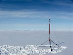 GPS-station på Petermanngletsjeren.