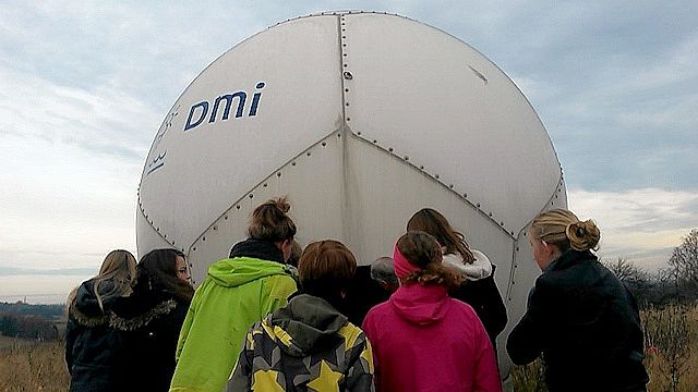 Kuppel med satellitmodtager