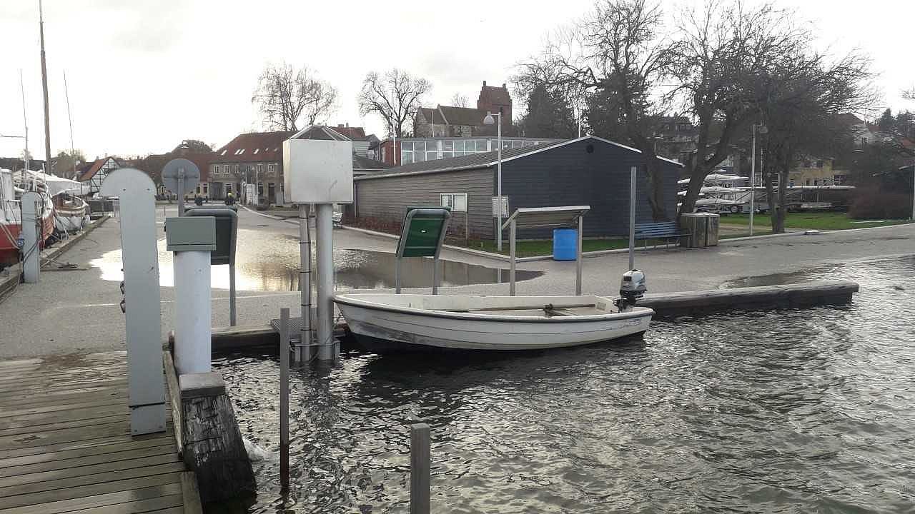 Billede af DMI´s vandstandsmåler ved Roskilde havn