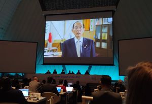IPCC møde i kyoto. Japans miljøminister, Yoshiaki Harada, på storskærm