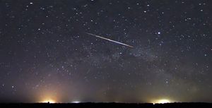 Nattehimmel med stjerneskud