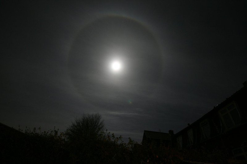 Månehalo