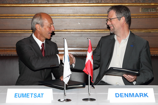 EUMETSAT’s generaldirektør Lars Prahm og DMI’s direktør Peter Aakjær