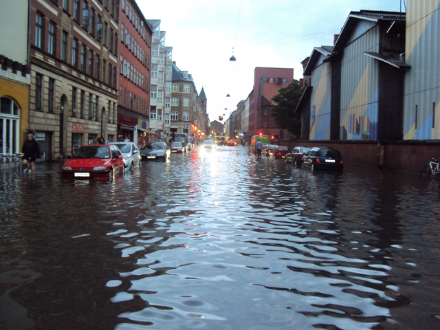 Istedgade i København efter skybruddet den 2. juli 2011.