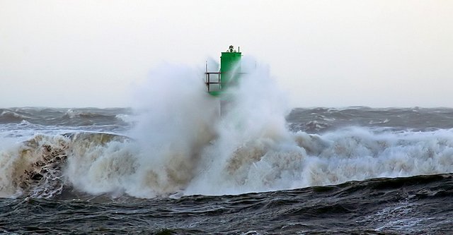 Bølger ved Thorsminde den 2. januar 2015. Foto Hanne Majlandt.