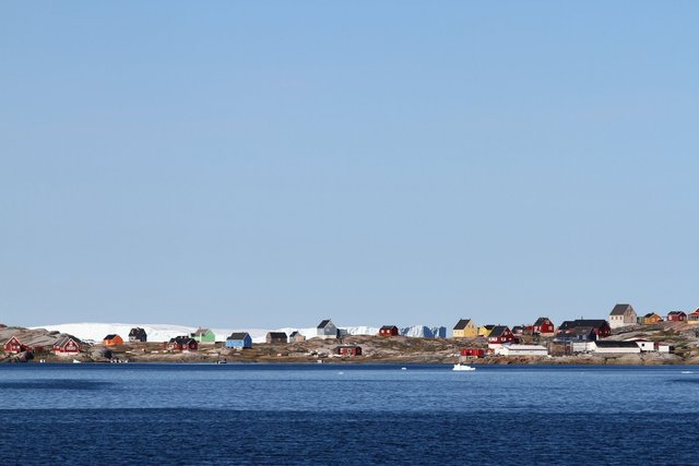 Fotoet viser bygden Oqaatsut (Rodebay) nær Ilulissat. Foto Toke Brødsgaard