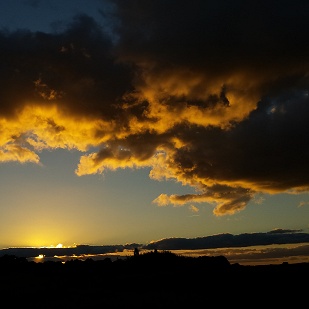 Smuk himmel med skyer og sol Smuk himmel med skyer og sol