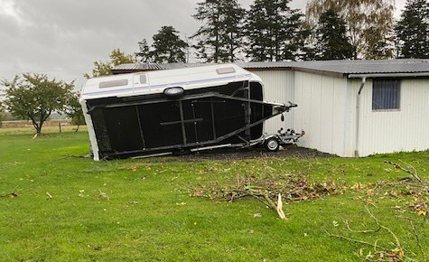 Tornado væltede en campingvogn