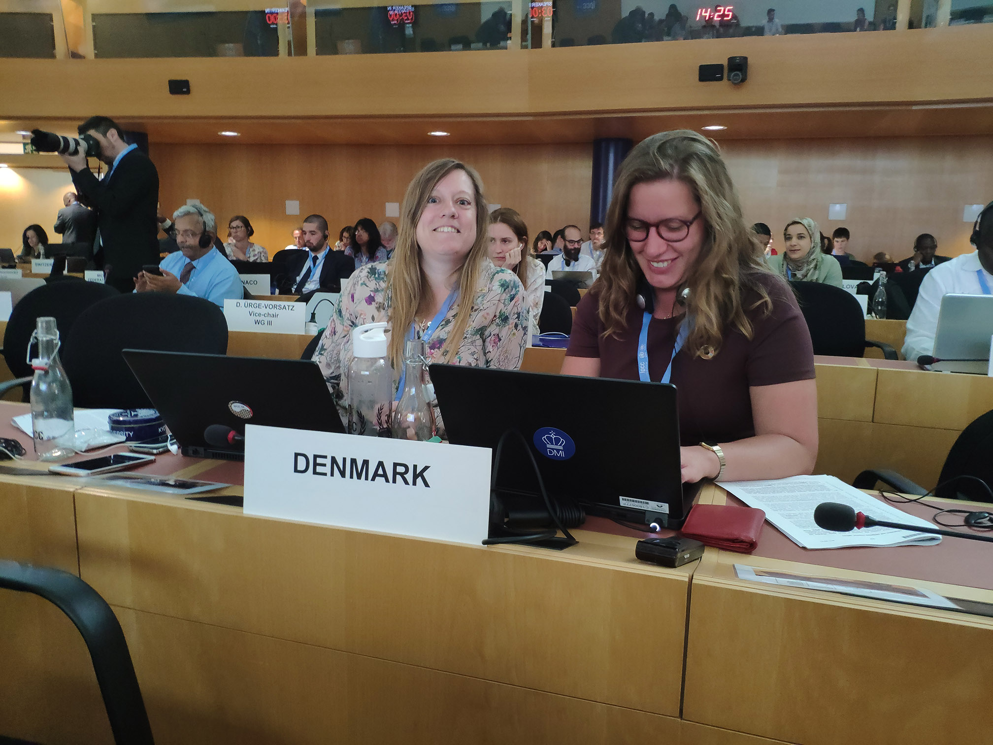 Tina Christensen og Tilde Jespersen under IPCC forhandlinger