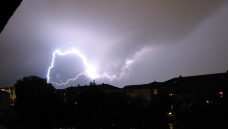Lyn på nattehimmel Lyn på nattehimmel