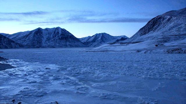 Udløb fra gletschersø på indlandsisen i Grønland