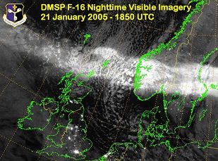 Nordlysbåndet den 21. januar 2005 set oppefra