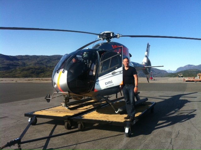 Martin Lidegaard ved helikopter 